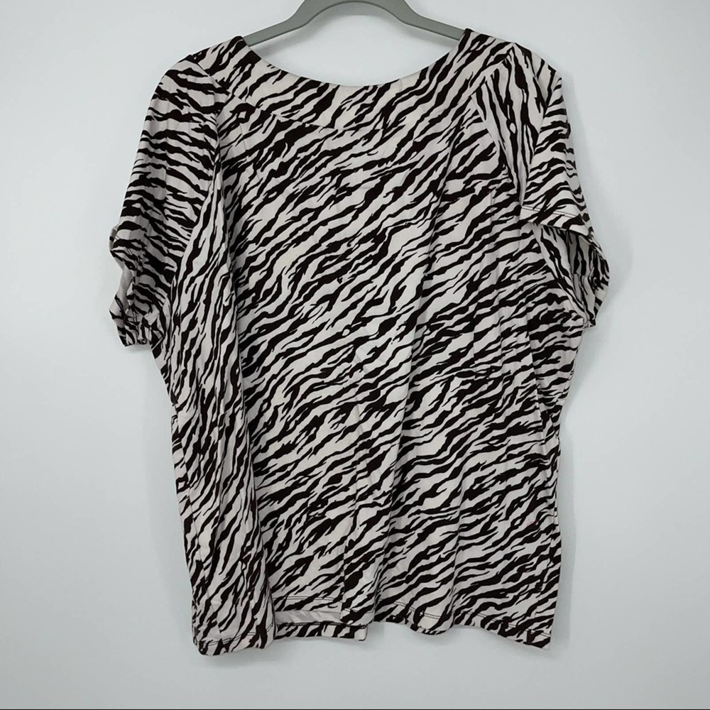 JONES NEW YORK WOMAN ANIMAL PRINT PULLOVER SIZE 3X - Picture 2 of 2